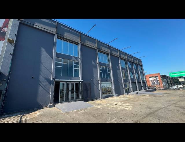 1,900M² WAREHOUSE TO LET IN WYNBERG